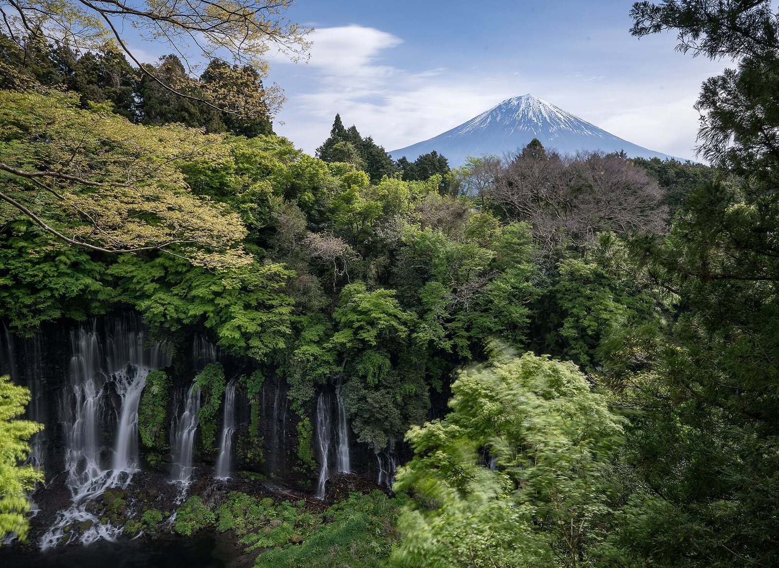 白糸の滝と富士山(富士宮)