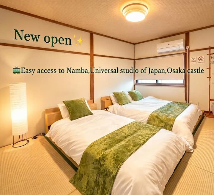 緑のベッドランナーが映える和室のツインベッドルーム