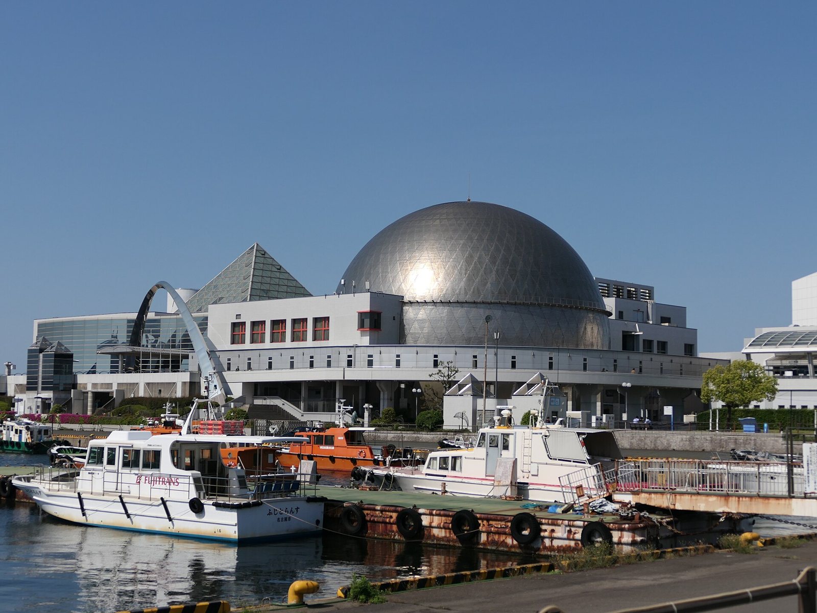 名古屋港水族館と港のベイエリア